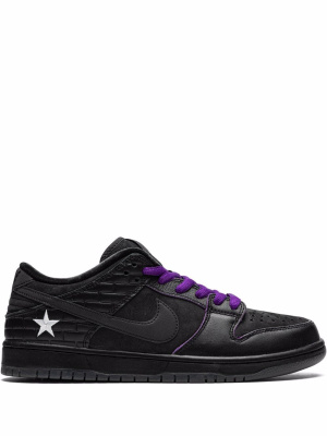 X Familia Skateshop x First Avenue SB Dunk Low sneakers, Nike X Familia Skateshop x First Avenue SB Dunk Low sneakers
X Familia Skateshop x First Avenue SB Dunk Low sneakers, Nike X Familia Skateshop x First Avenue SB Dunk Low sneakers