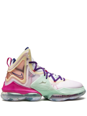 LeBron 19 "Valentine's Day" sneakers, Nike LeBron 19 "Valentine's Day" sneakers
LeBron 19 "Valentine's Day" sneakers, Nike LeBron 19 "Valentine's Day" sneakers