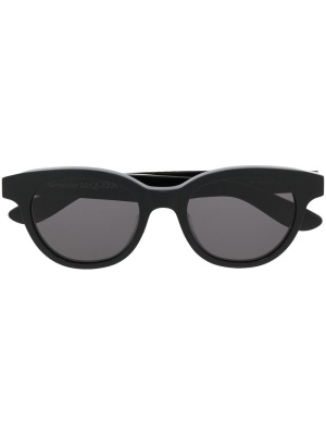 Logo-debossed round-frame sunglasses, Alexander McQueen Eyewear Logo-debossed round-frame sunglasses
Logo-debossed round-frame sunglasses, Alexander McQueen Eyewear Logo-debossed round-frame sunglasses