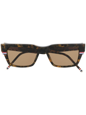 Wrap-around rectangle sunglasses, Thom Browne Eyewear Wrap-around rectangle sunglasses
Wrap-around rectangle sunglasses, Thom Browne Eyewear Wrap-around rectangle sunglasses
