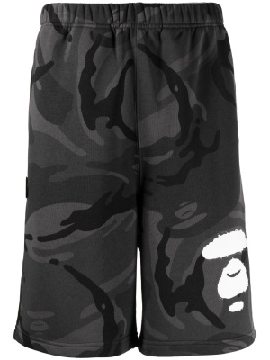 Camouflage-print bermuda shorts, AAPE BY *A BATHING APE® Camouflage-print bermuda shorts
Camouflage-print bermuda shorts, AAPE BY *A BATHING APE® Camouflage-print bermuda shorts