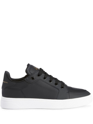 Perforated-detail low-top sneakers, Giuseppe Zanotti Perforated-detail low-top sneakers
Perforated-detail low-top sneakers, Giuseppe Zanotti Perforated-detail low-top sneakers
