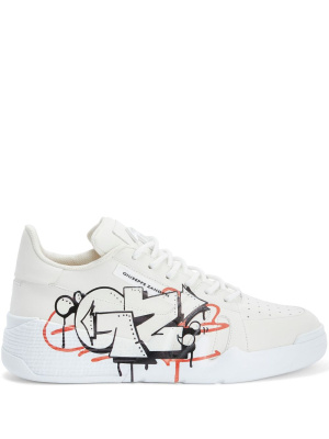 Talon graffiti print sneakers, Giuseppe Zanotti Talon graffiti print sneakers
Talon graffiti print sneakers, Giuseppe Zanotti Talon graffiti print sneakers