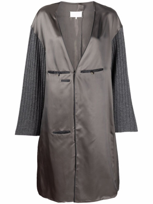 Contrasting-sleeves V-neck dress, Maison Margiela Contrasting-sleeves V-neck dress
Contrasting-sleeves V-neck dress, Maison Margiela Contrasting-sleeves V-neck dress