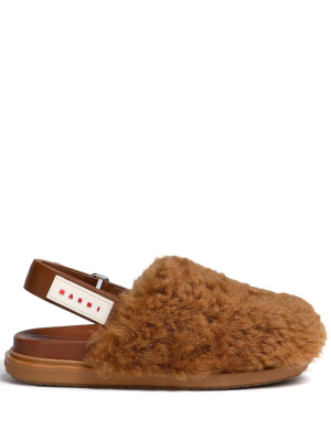 Logo-patch shearling slingback mules, Marni Logo-patch shearling slingback mules
Logo-patch shearling slingback mules, Marni Logo-patch shearling slingback mules