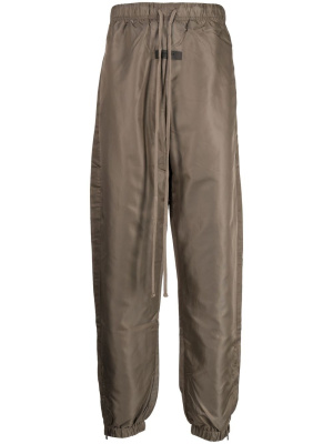 Logo-patch drawstring trousers, FEAR OF GOD ESSENTIALS Logo-patch drawstring trousers
Logo-patch drawstring trousers, FEAR OF GOD ESSENTIALS Logo-patch drawstring trousers
