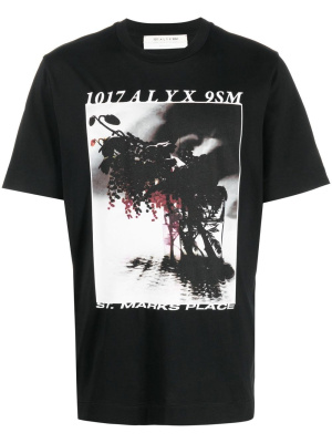 Graphic-print short-sleeved T-shirt, 1017 ALYX 9SM Graphic-print short-sleeved T-shirt
Graphic-print short-sleeved T-shirt, 1017 ALYX 9SM Graphic-print short-sleeved T-shirt