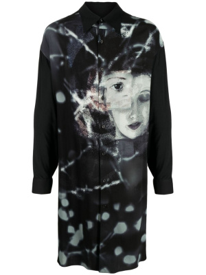 Graphic-print classic-collar shirt, Yohji Yamamoto Graphic-print classic-collar shirt
Graphic-print classic-collar shirt, Yohji Yamamoto Graphic-print classic-collar shirt