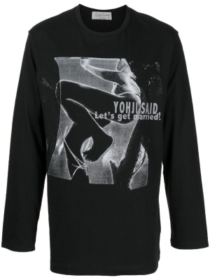 Graphic-print long-sleeve T-shirt, Yohji Yamamoto Graphic-print long-sleeve T-shirt
Graphic-print long-sleeve T-shirt, Yohji Yamamoto Graphic-print long-sleeve T-shirt