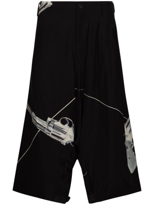 Sarouel drop-crotch Bermuda shorts, Yohji Yamamoto Sarouel drop-crotch Bermuda shorts
Sarouel drop-crotch Bermuda shorts, Yohji Yamamoto Sarouel drop-crotch Bermuda shorts