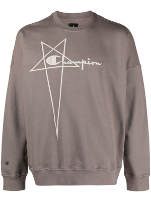 Embroidered-logo organic-cotton jumper, Rick Owens X Champion Embroidered-logo organic-cotton jumper
Embroidered-logo organic-cotton jumper, Rick Owens X Champion Embroidered-logo organic-cotton jumper