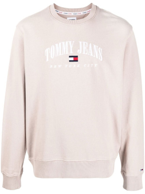 Logo-embroidered crew-neck sweatshirt, Tommy Jeans Logo-embroidered crew-neck sweatshirt
Logo-embroidered crew-neck sweatshirt, Tommy Jeans Logo-embroidered crew-neck sweatshirt