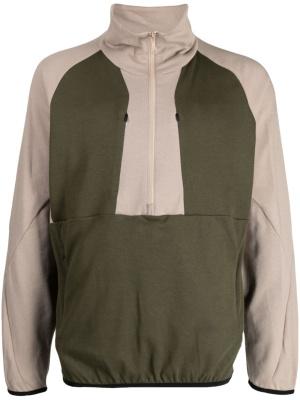 Two-tone high-neck sweater, White Mountaineering Two-tone high-neck sweater
Two-tone high-neck sweater, White Mountaineering Two-tone high-neck sweater