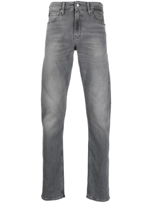 Logo-patch mid-rise slim-fit jeans, Calvin Klein Jeans Logo-patch mid-rise slim-fit jeans
Logo-patch mid-rise slim-fit jeans, Calvin Klein Jeans Logo-patch mid-rise slim-fit jeans