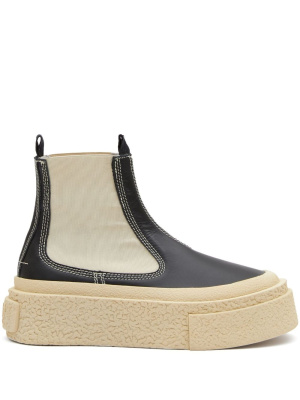 Round-toe leather ankle boots, MM6 Maison Margiela Round-toe leather ankle boots
Round-toe leather ankle boots, MM6 Maison Margiela Round-toe leather ankle boots