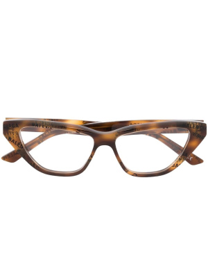 Cat-eye logo-detail glasses, Balenciaga Eyewear Cat-eye logo-detail glasses
Cat-eye logo-detail glasses, Balenciaga Eyewear Cat-eye logo-detail glasses