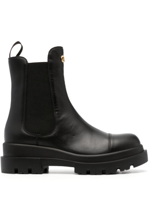 Logo-plaque leather ankle boots, Giuseppe Zanotti Logo-plaque leather ankle boots
Logo-plaque leather ankle boots, Giuseppe Zanotti Logo-plaque leather ankle boots