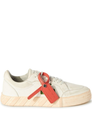 Low Vulcanized distressed sneakers, Off-White Low Vulcanized distressed sneakers
Low Vulcanized distressed sneakers, Off-White Low Vulcanized distressed sneakers