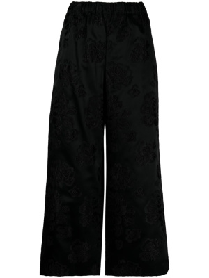 Floral-motif cropped trousers, Comme Des Garçons Comme Des Garçons Floral-motif cropped trousers
Floral-motif cropped trousers, Comme Des Garçons Comme Des Garçons Floral-motif cropped trousers