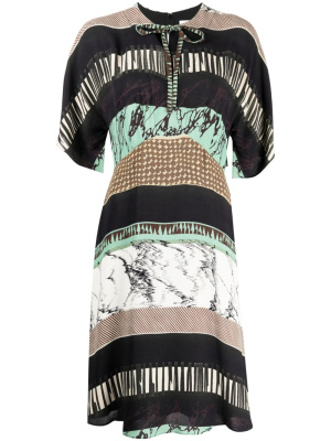Graphic-print short-sleeve dress, Paul Smith Graphic-print short-sleeve dress
Graphic-print short-sleeve dress, Paul Smith Graphic-print short-sleeve dress