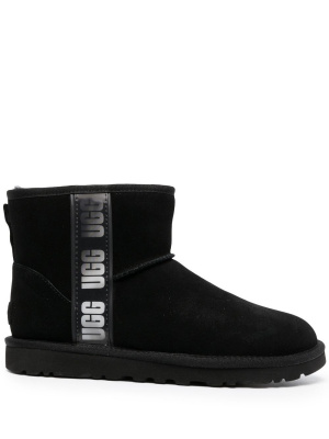 

Classic Mini Side Logo boots, UGG Classic Mini Side Logo boots