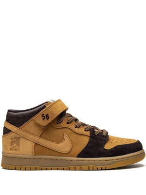 

SB Dunk Mid Pro "Lewis Marnell" sneakers, Nike SB Dunk Mid Pro "Lewis Marnell" sneakers