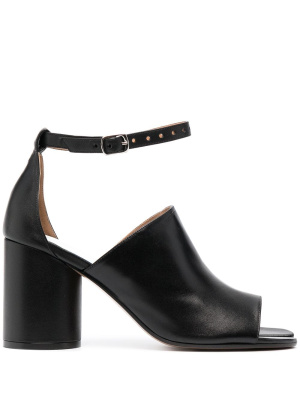 

Tabi-toe ankle strap sandals, Maison Margiela Tabi-toe ankle strap sandals