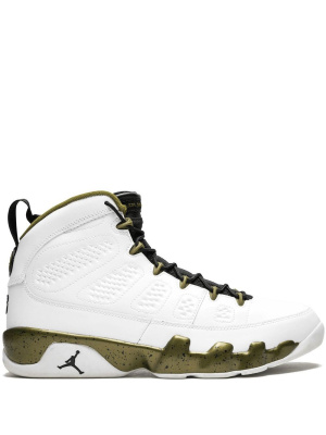 

9 Retro statue, Jordan 9 Retro statue
