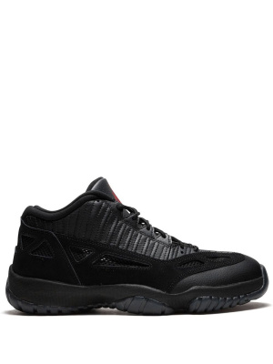 

11 Retro Low referee, Jordan 11 Retro Low referee