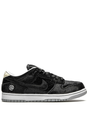 

X Medicom Toy SB Dunk Low "BE@RBRICK" sneakers, Nike X Medicom Toy SB Dunk Low "BE@RBRICK" sneakers