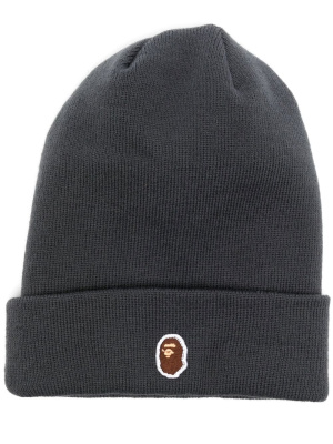

Logo-patch beanie hat, A BATHING APE® Logo-patch beanie hat