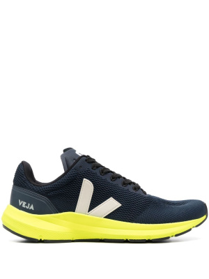 

Logo-patch low-top sneakers, VEJA Logo-patch low-top sneakers