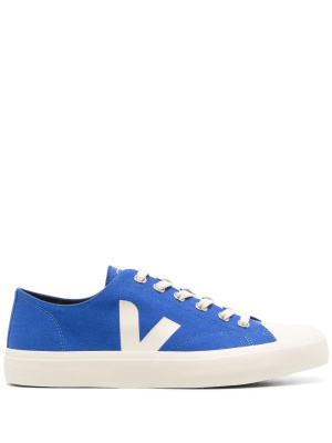 

Logo-patch low-top sneakers, VEJA Logo-patch low-top sneakers