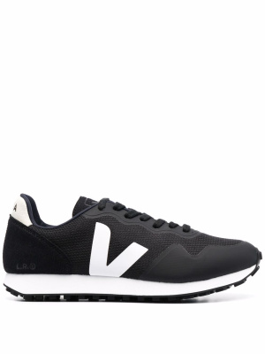 

Logo-patch low-top sneakers, VEJA Logo-patch low-top sneakers