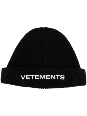 

Logo-embroidered merino beanie, VETEMENTS Logo-embroidered merino beanie