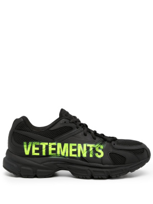 

Logo-print low-top sneakers, VETEMENTS Logo-print low-top sneakers