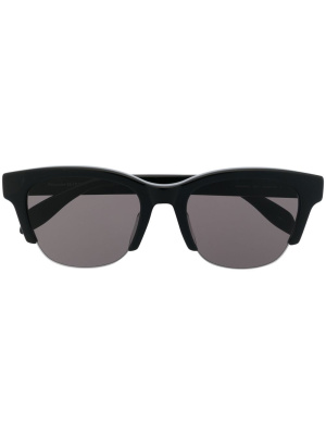 

Contrasting-bridge detail sunglasses, Alexander McQueen Eyewear Contrasting-bridge detail sunglasses