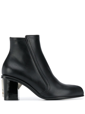 

Side-zip fastening boots, Alexander McQueen Side-zip fastening boots