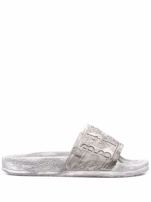 

Drestressed-effect logo slides, MM6 Maison Margiela Drestressed-effect logo slides