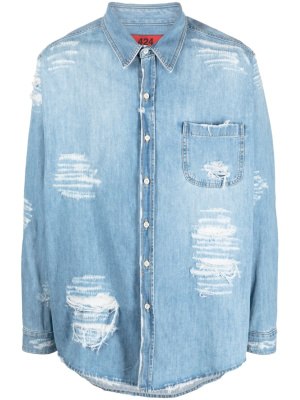 

Distressed denim shirt, 424 Distressed denim shirt