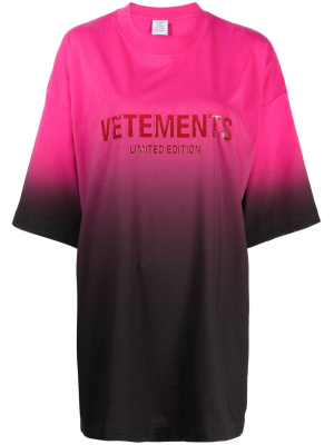 

Logo-print faded-effect T-shirt, VETEMENTS Logo-print faded-effect T-shirt