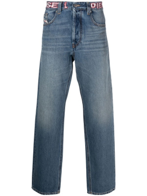 

2010 straight-leg jeans, Diesel 2010 straight-leg jeans