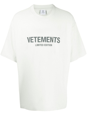 

Logo-print T-shirt, VETEMENTS Logo-print T-shirt