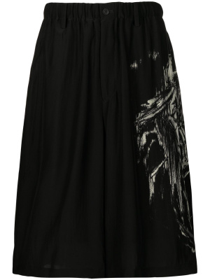 

Graphic-print bermuda shorts, Yohji Yamamoto Graphic-print bermuda shorts