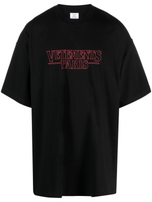

Paris logo-print short-sleeve T-shirt, VETEMENTS Paris logo-print short-sleeve T-shirt