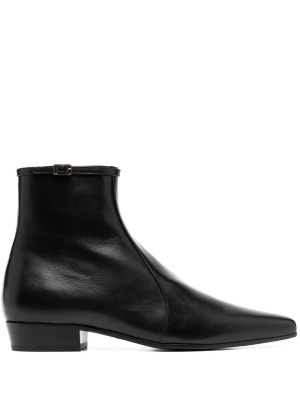 

Buckle-fastened pointed boots, Saint Laurent Buckle-fastened pointed boots
