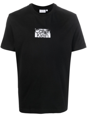 

Logo-print crew-neck T-shirt, Calvin Klein Logo-print crew-neck T-shirt