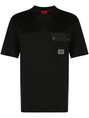 

Logo-plaque short-sleeve T-shirt, HUGO Logo-plaque short-sleeve T-shirt