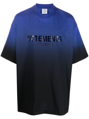 

Logo-print faded-effect T-shirt, VETEMENTS Logo-print faded-effect T-shirt