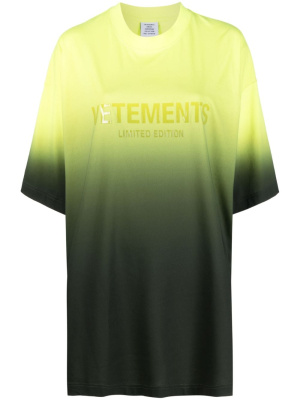 

Logo-print ombré cotton T-shirt, VETEMENTS Logo-print ombré cotton T-shirt